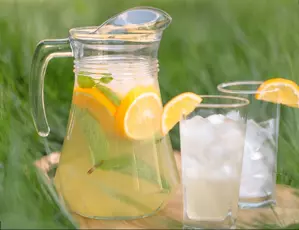 Изображение к публикации Как приготовить вкусный и полезный домашний лимонад?