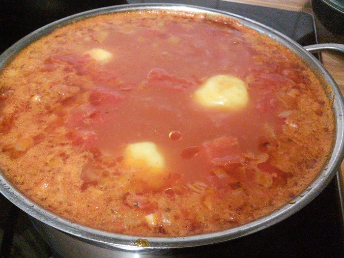 Томатный рыбный суп на курином бульоне