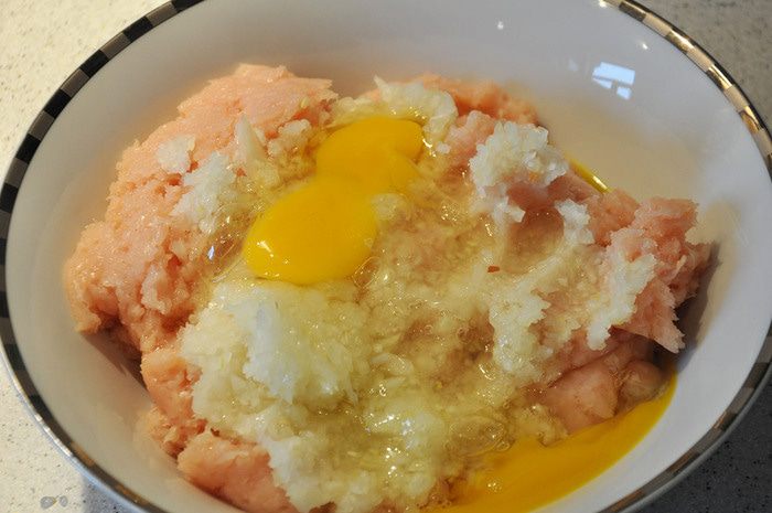 Куриные зразы с грибами и базиликом