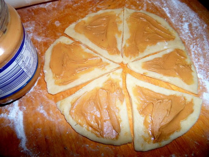 Рогалики с арахисовой пастой