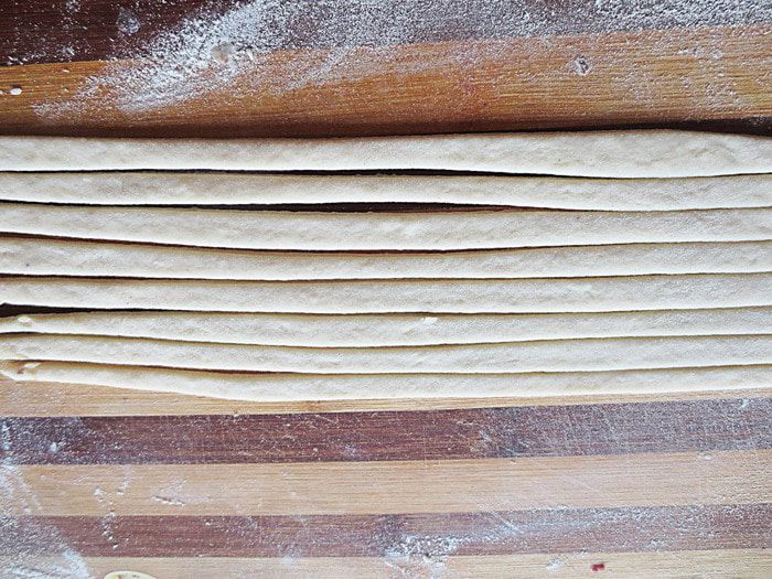 Пирог с начинкой из абрикосового джема (Фигурная выпечка - идея авторская)