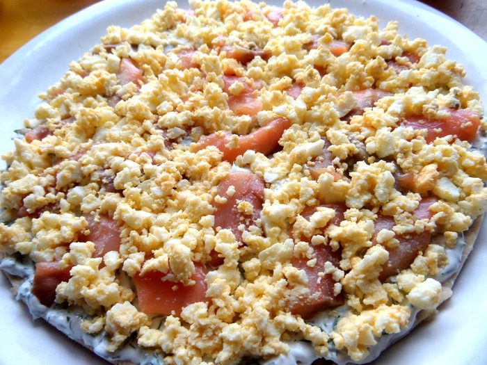 Торт из лосося с прослойкой из хачапури