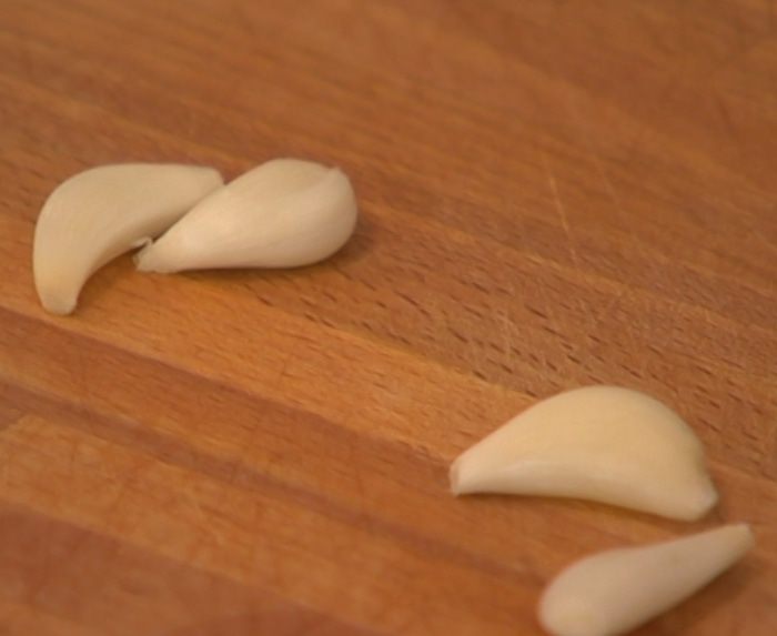 Спагетти с помидорами и беконом