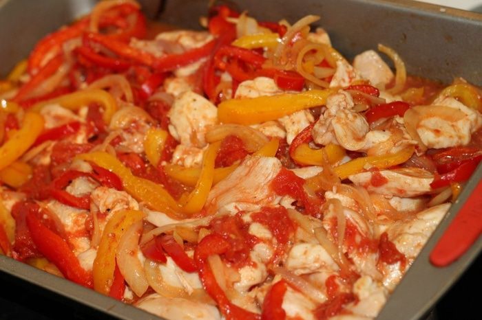 Рагу из куриного филе с перцами