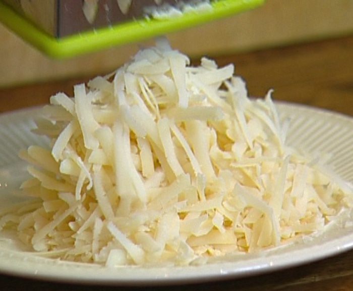 Фаршированные макароны под соусом бешамель 