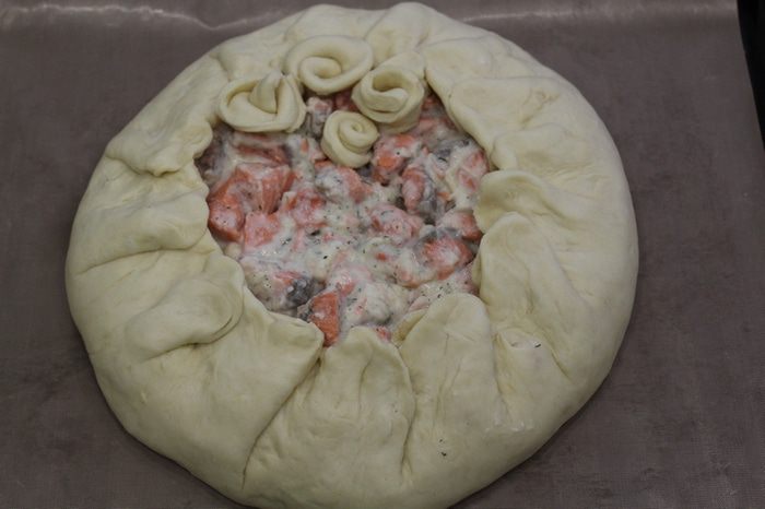 Праздничный рыбный пирог