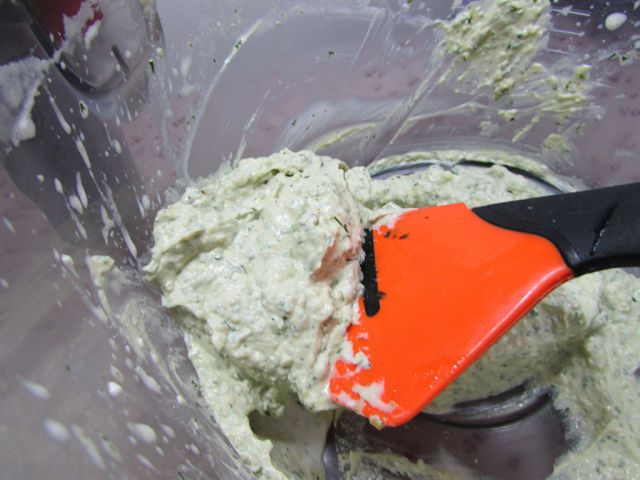 Слоеный пирог с помидорами и базиликом