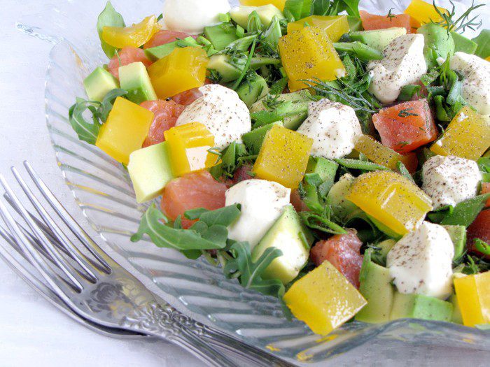 Салат с форелью и апельсиновым желе