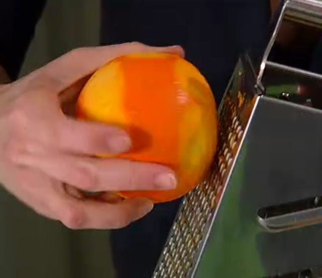 Манный пудинг с пряным апельсиновым сиропом 