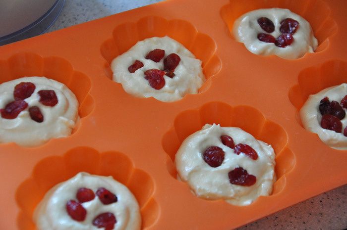 Йогуртовые кексы с вишней и шоколадом