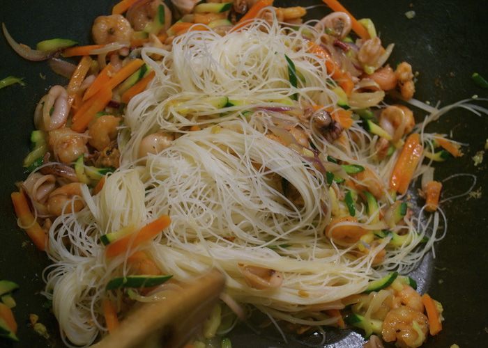 Рисовые спагетти по-китайски 