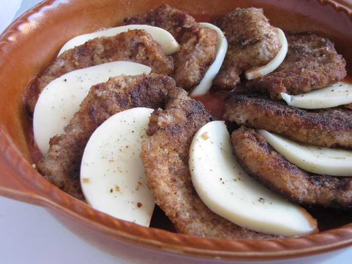 Свиные отбивные по-пармски