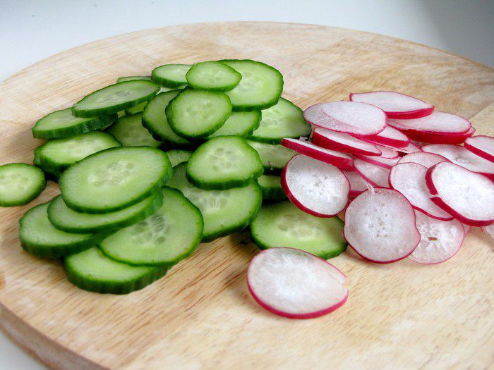 Лосось с зеленым салатом