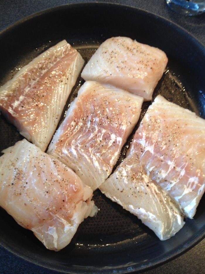 Треска в корочке из оливок и вяленых помидоров (merluzzo in crosta)