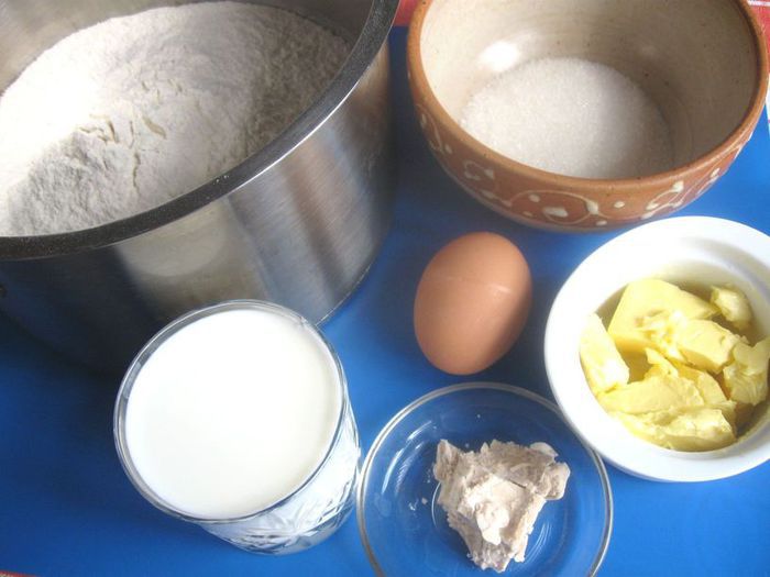   Бриошь с кусочками шоколада и кремом Патисьер