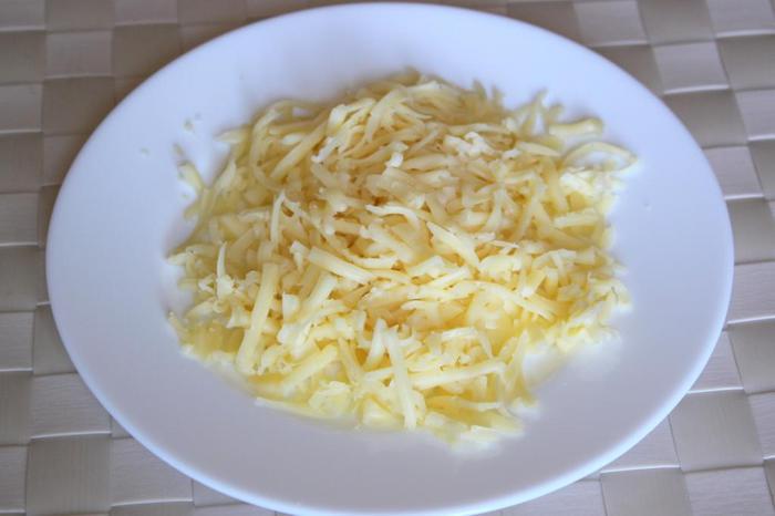 Татьятелле с соусом из миндаля и болгарского перца