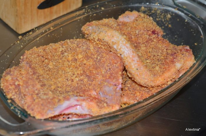 Свиные котлеты со сливочным соусом и беконом