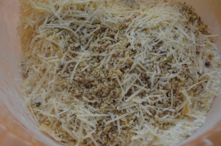 Ирландский содовый хлеб с пармезаном и грецкими орехами