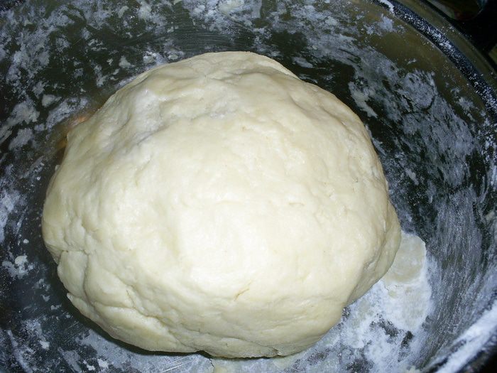 Закрытый творожно-сырный пирог с баклажанами и зеленью