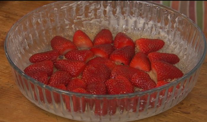 Миндальный торт с клубникой 