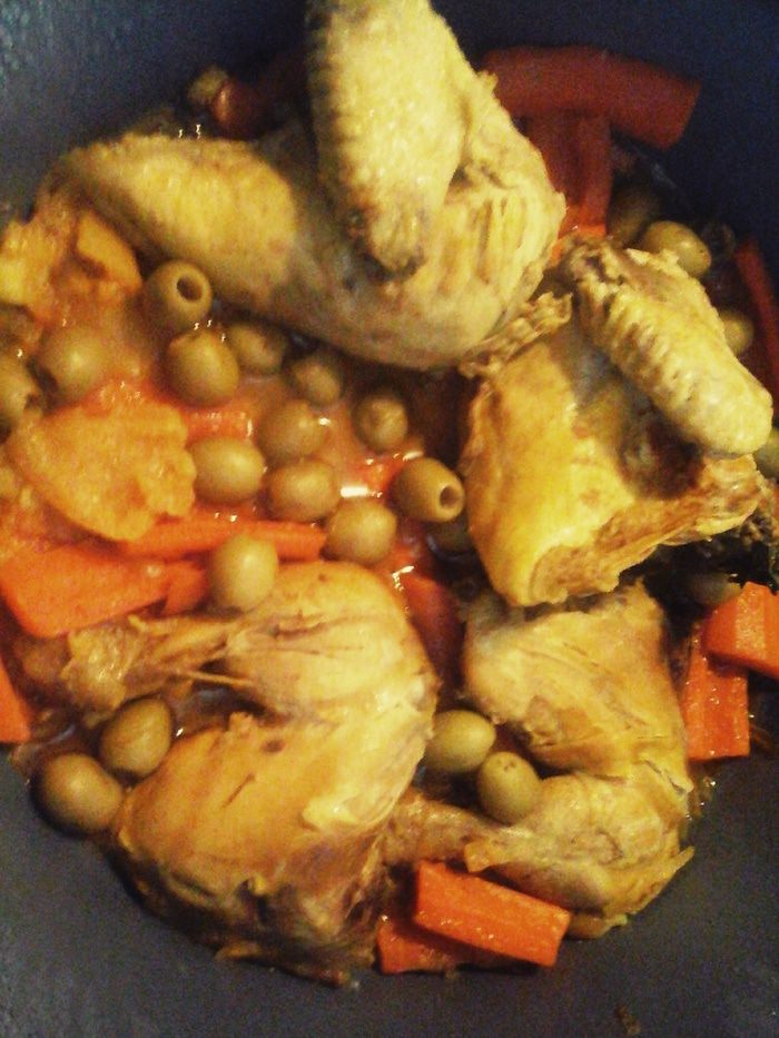 Тажин из курицы с морковкой и оливками