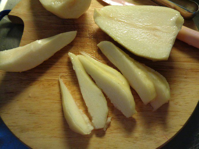 Грушевый тарт под миндально-ванильным кремом