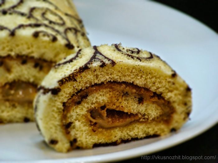 Узорный рулет с кофейным кремом