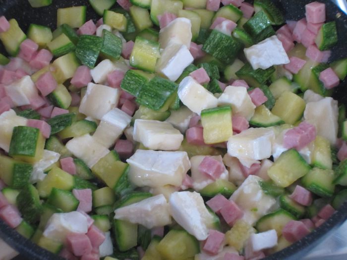 Кростата с ветчиной, цукини и сыром Бри