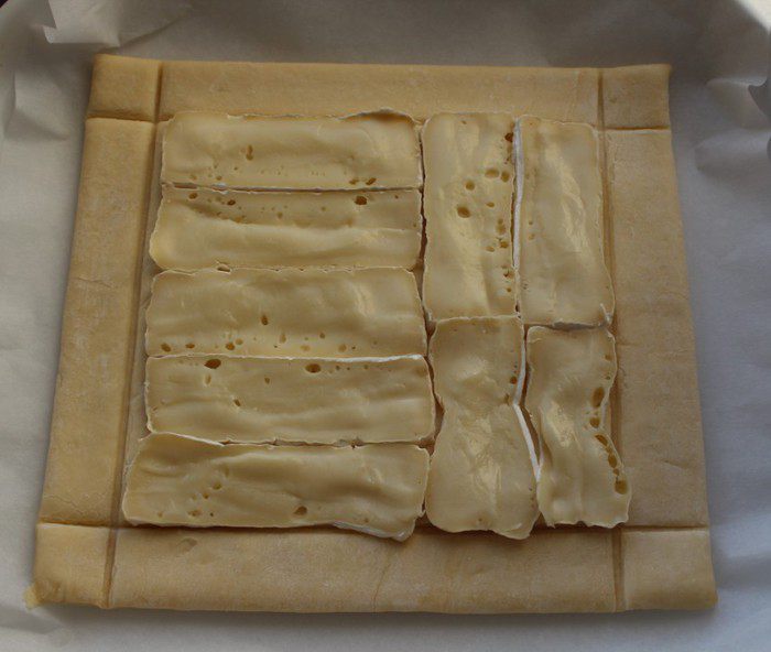 Тарт с инжиром и сыром бри