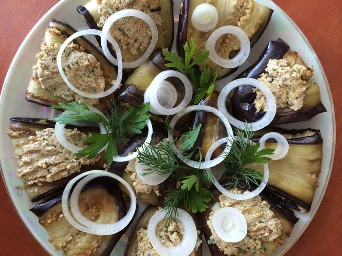 Баклажаны по-грузински с соусом сациви