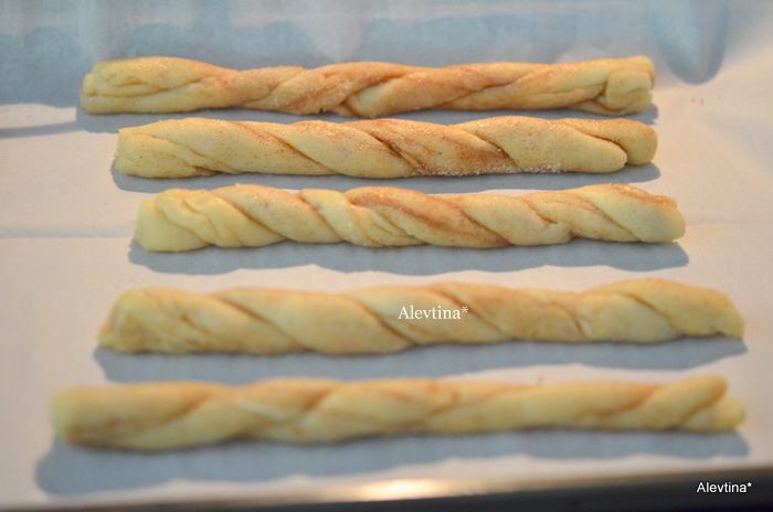 Печенье палочки с корицей