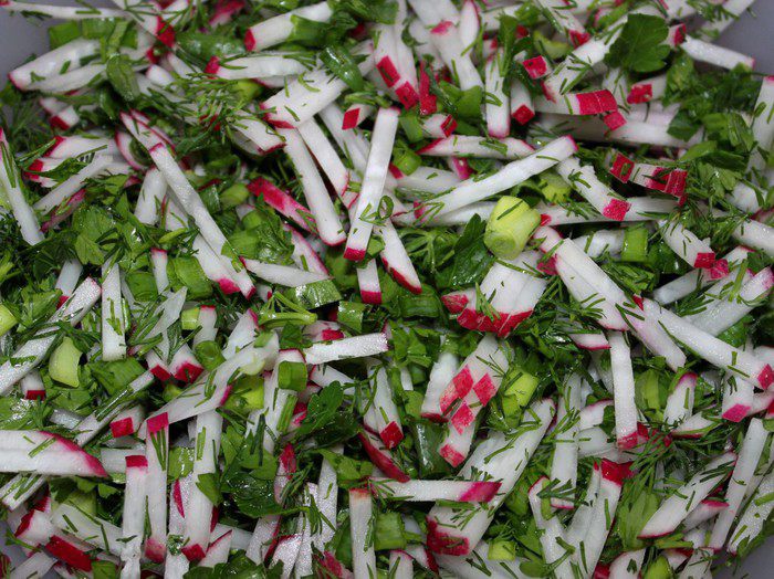 Террин из творога с редисом и травами