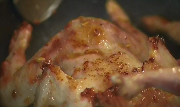 Перепелки, запеченные с вишней и курагой 