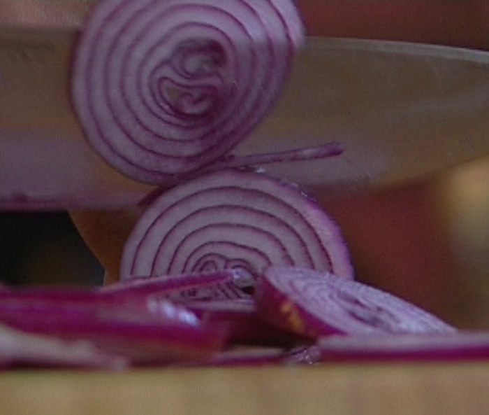 Яичные кружева на овощах 