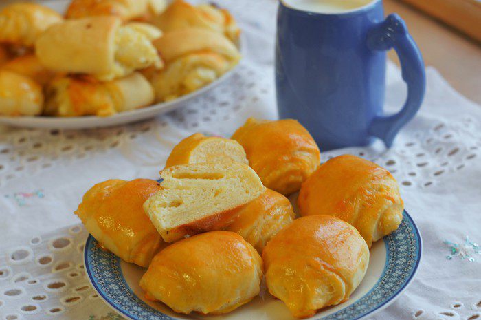 Сдобные булочки с сыром
