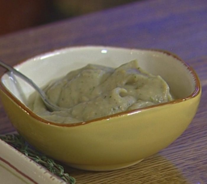 Бараньи ребрышки с баклажанным пюре и помидорами