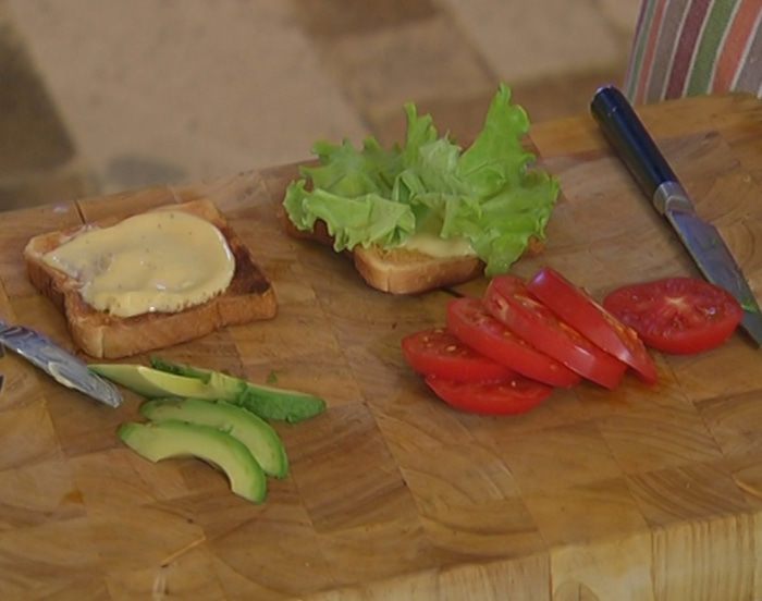 Классический клаб-сэндвич с домашним майонезом 