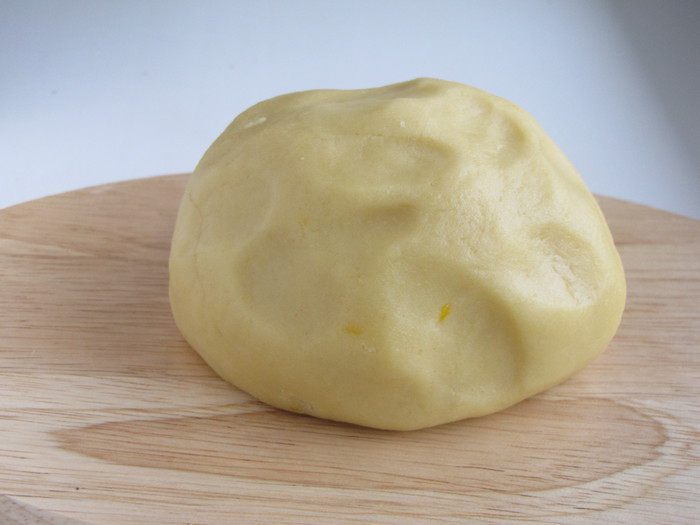 Тертый пирог с творогом и грушами