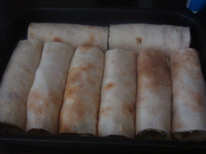 Роллы с сосисками и картофельным пюре