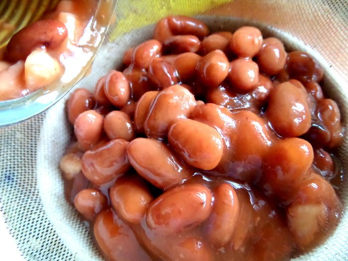 Салат с копченой курицей и фасолью