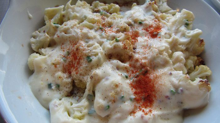 Цветная капуста, запеченная под сырно-горчичным соусом