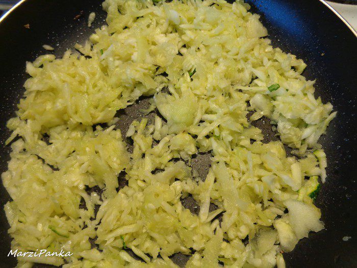 Фаршированные лодочки из цукини с двумя видами начинки