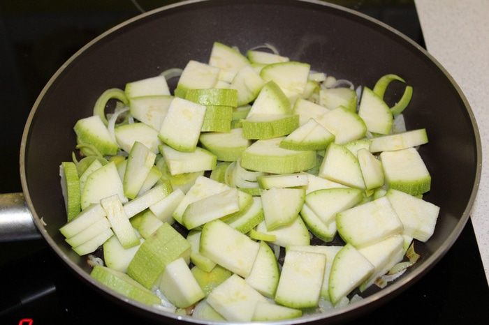 Салат с перловой крупой и кабачком