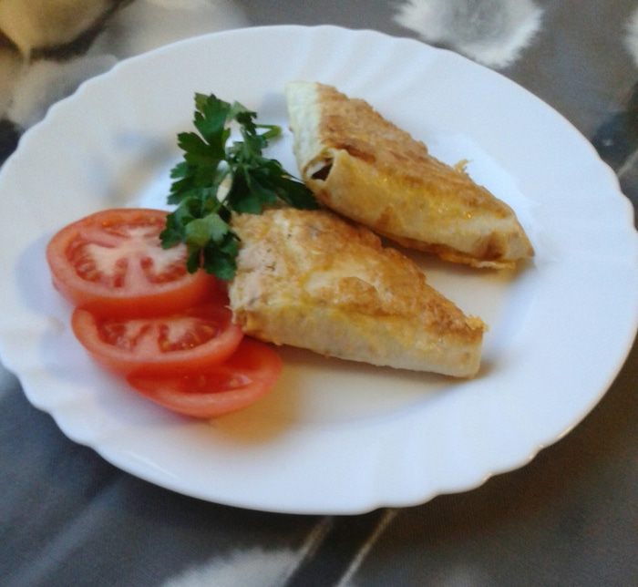 Жареный лаваш с сыром и зеленью