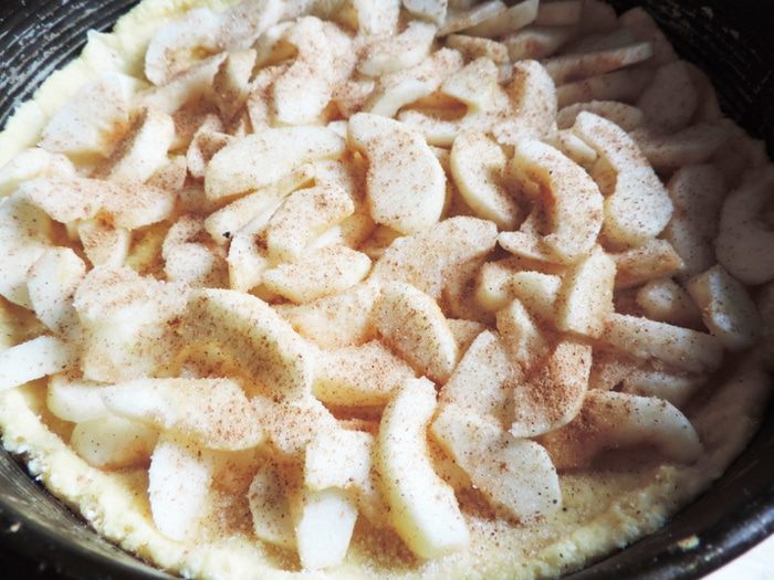 Яблочный пирог на творожном тесте