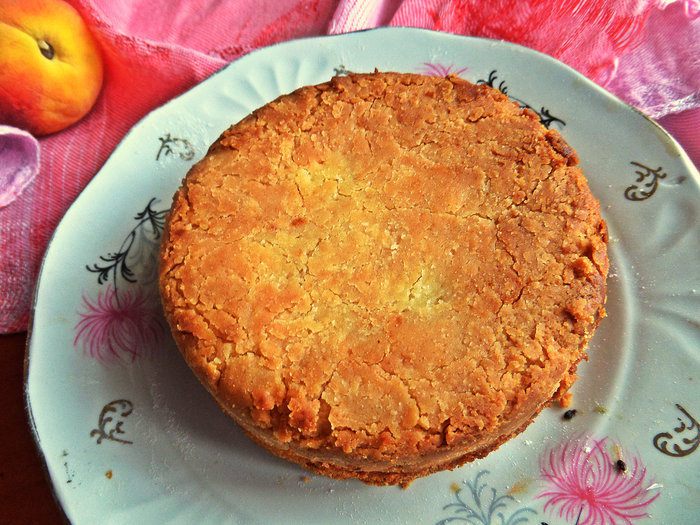 Нежное пирожное с персиками