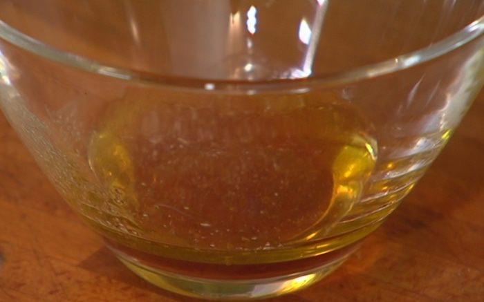 Салат с рисом, сельдереем и кедровыми орешками 