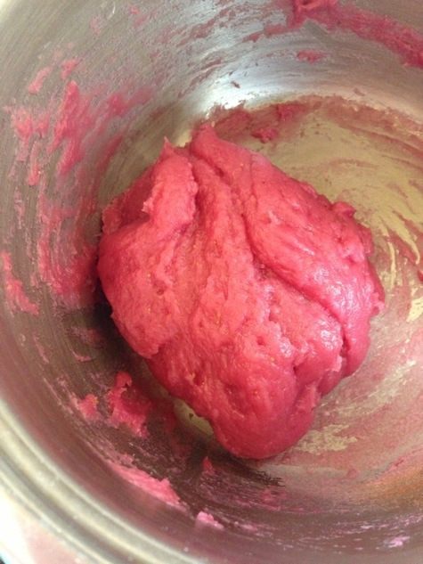 Клубничные профитроли с творожно-базиликовым кремом