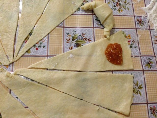 Рогалики дрожжевые с вареньем