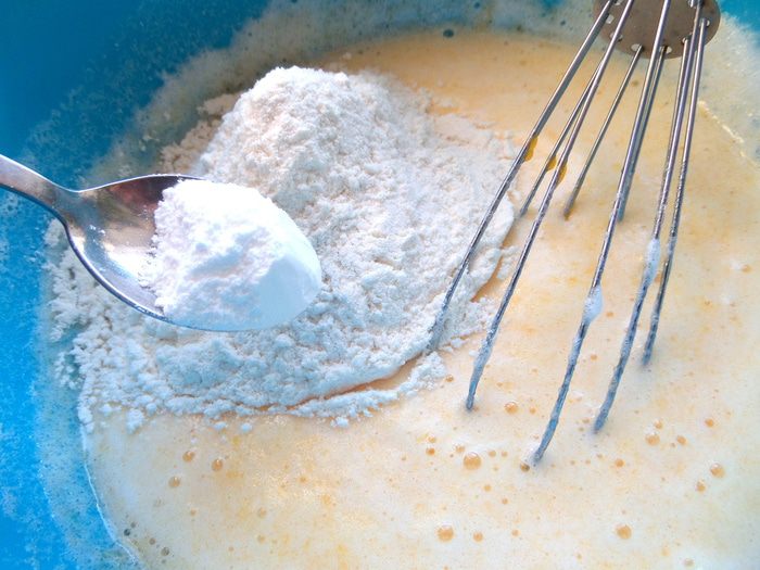 Шарлотка с ананасом и хурмой